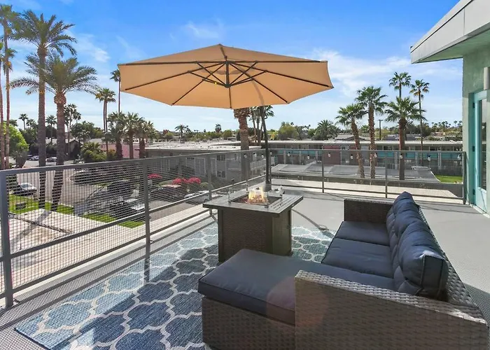 Micro With Balcony & Pool View - Walk To Ot * Scottsdale