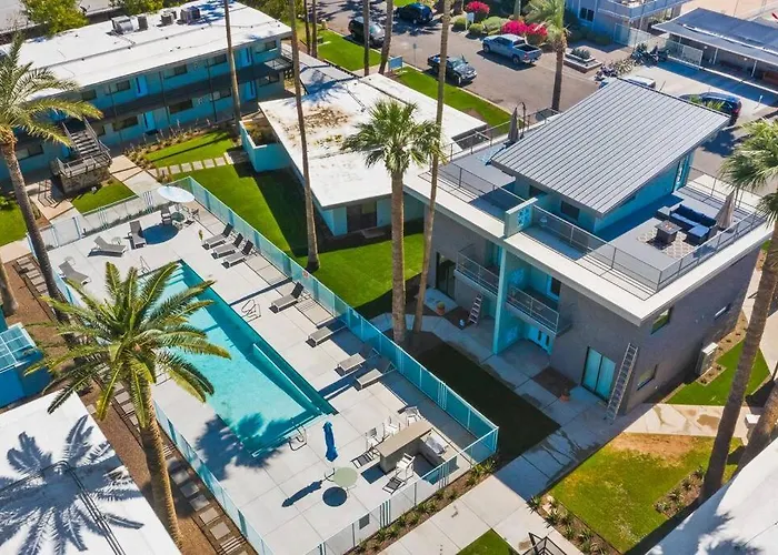 Micro With Balcony & Pool View - Walk To Ot *